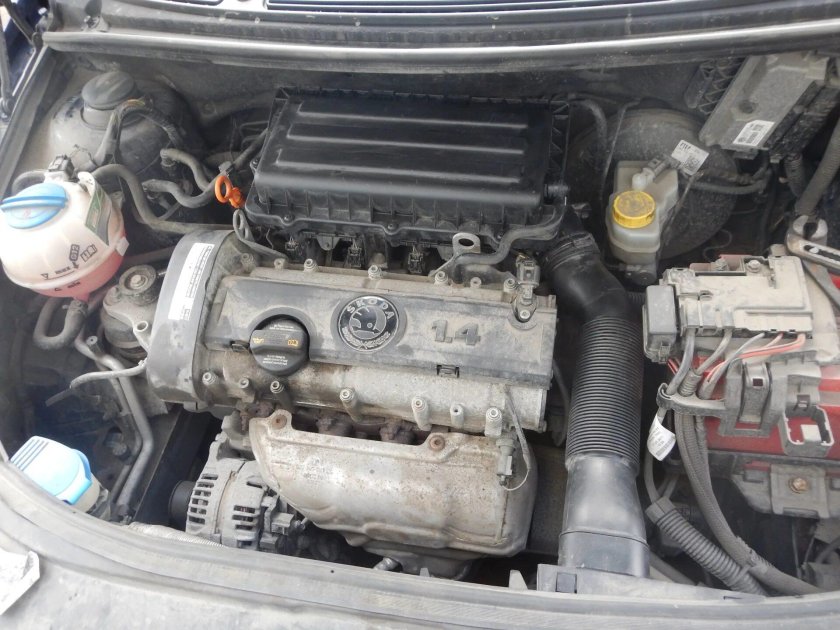 Шкода Фабия 1.4 2002 подкапот