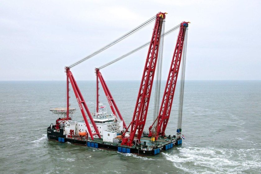 Плавучий кран Hyundai-10000