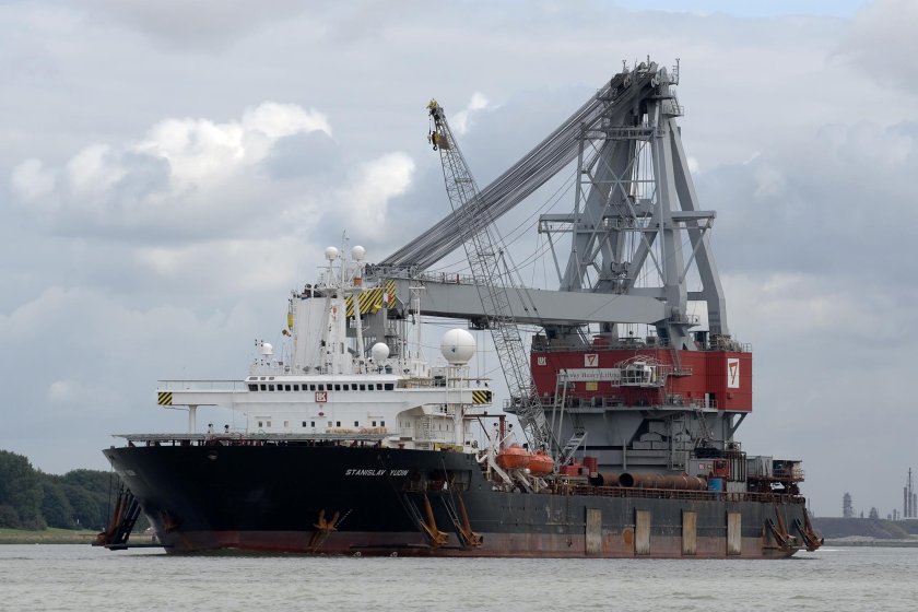 Исполин плавкран Астрахань