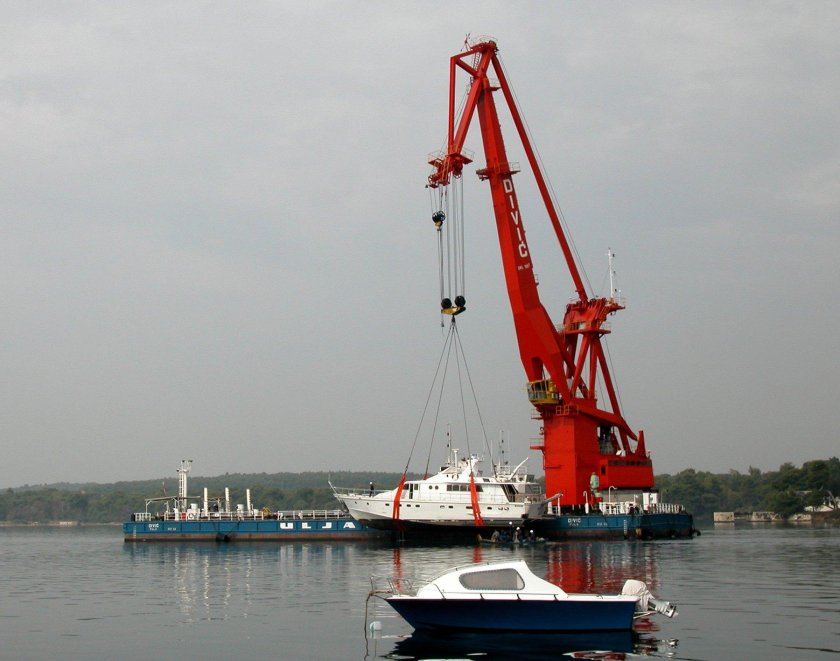 Плавучий кран Титан 2