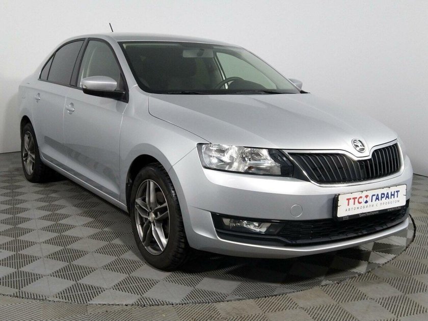 Шкода Рапид серебристый