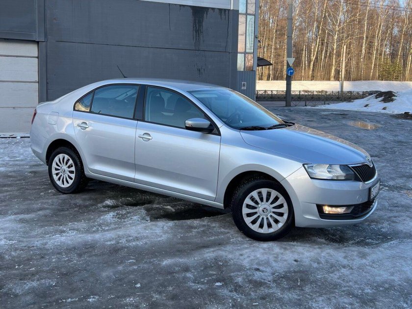 Шкода рапид серебристый