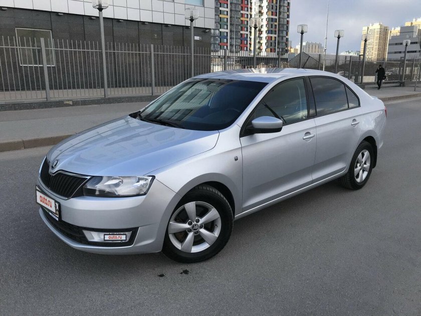 Шкода Рапид серебристый