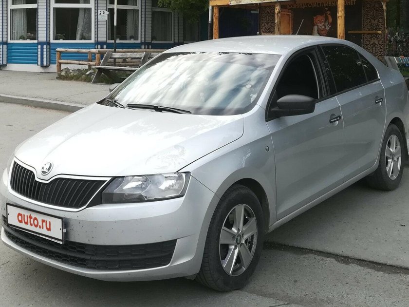 Skoda Rapid 2014 серебристая