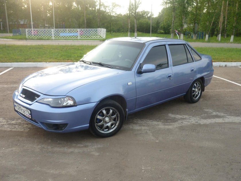 Daewoo Nexia 2 синяя