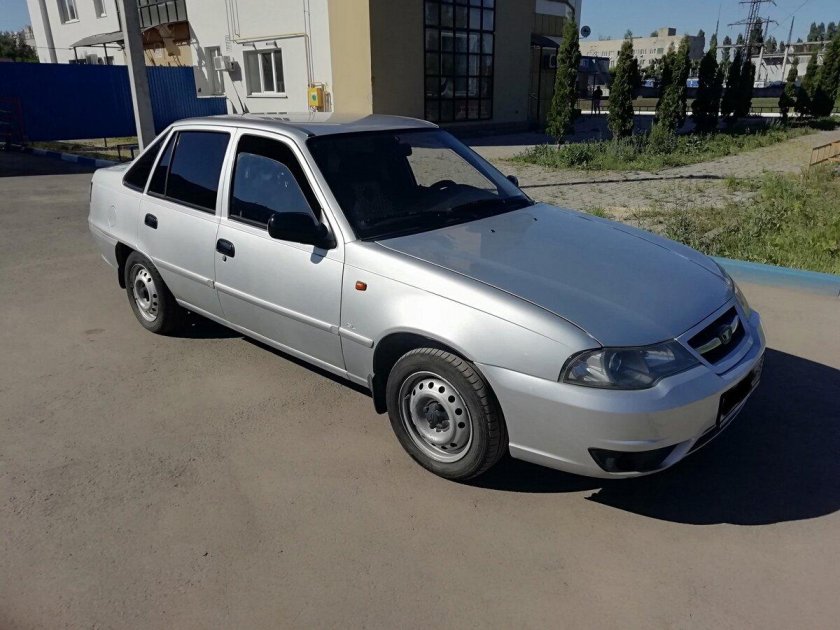 Daewoo Nexia 2015 серебристый