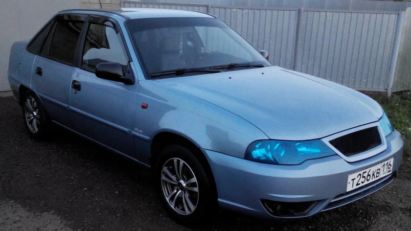 Daewoo Nexia 2 синяя