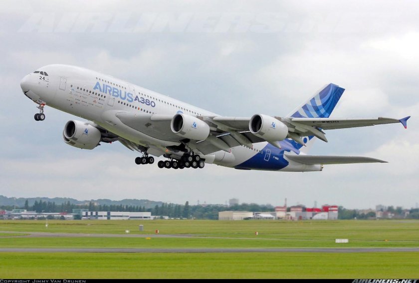 Пассажирский самолёт Аэробус а380