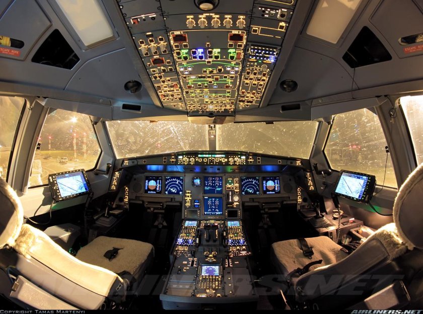 Аэробус 330 кабина