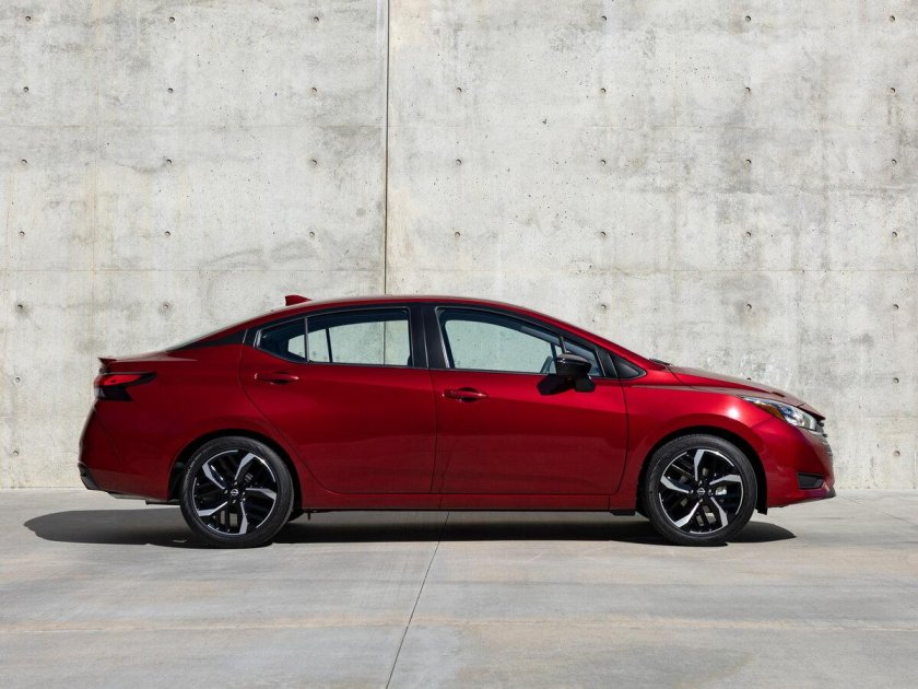 Nissan versa 2023