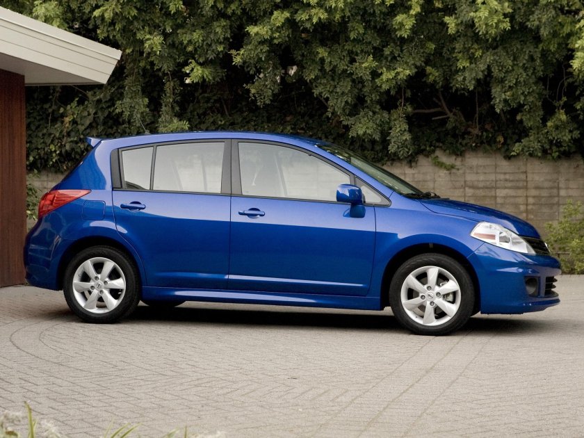 Nissan Versa 2012 Hatchback