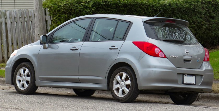 2009 Nissan Versa SL винил