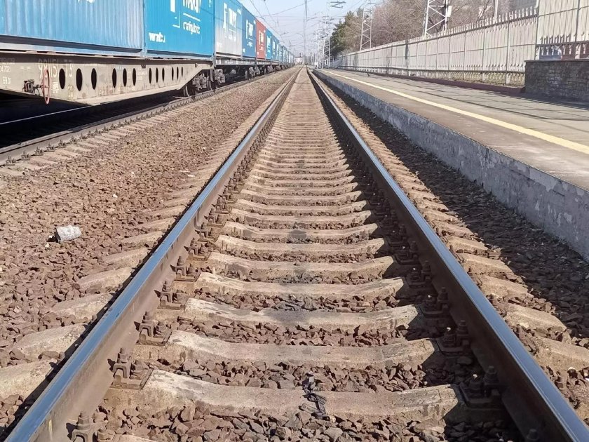 Пригородные поезда