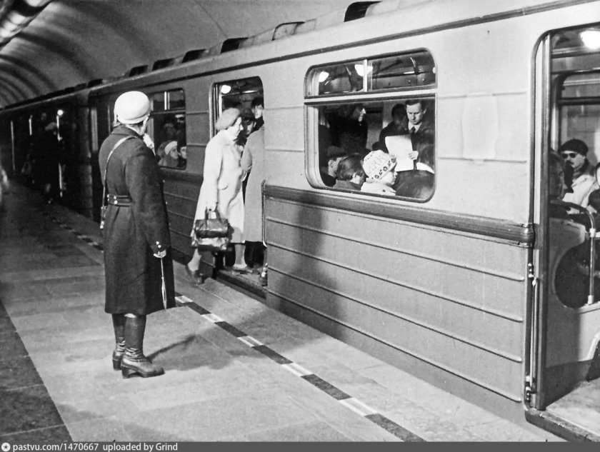 Первая станция метро в москве
