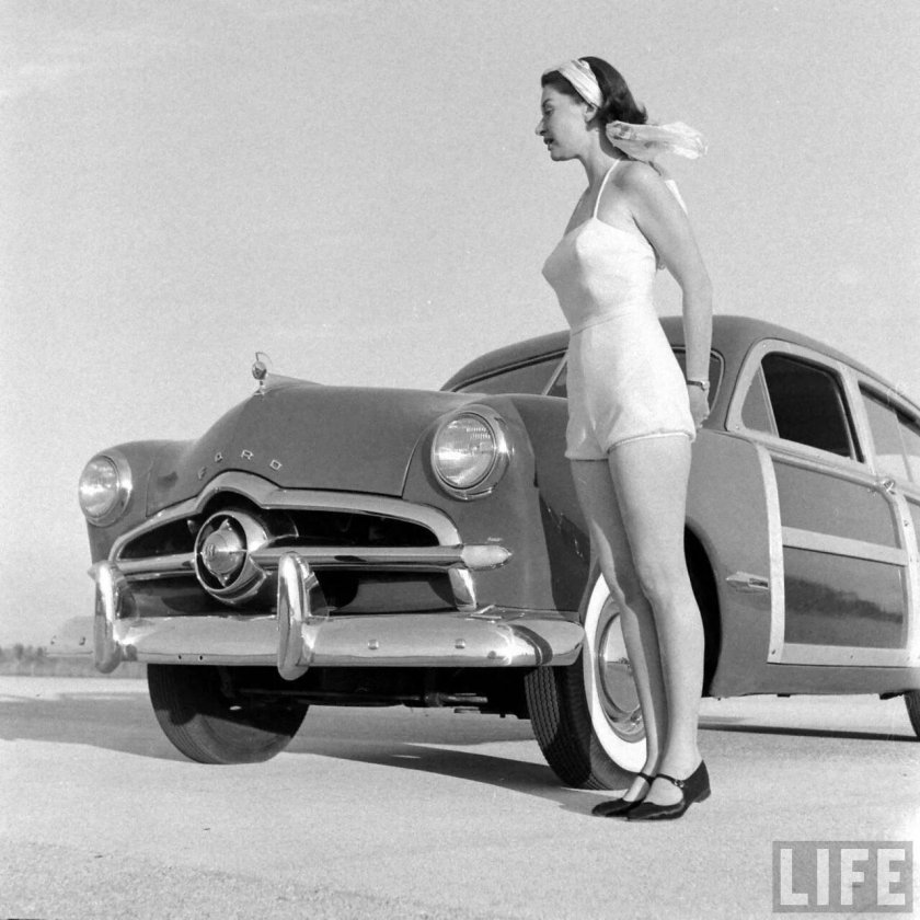 Ретро модели ню реклама спорткары