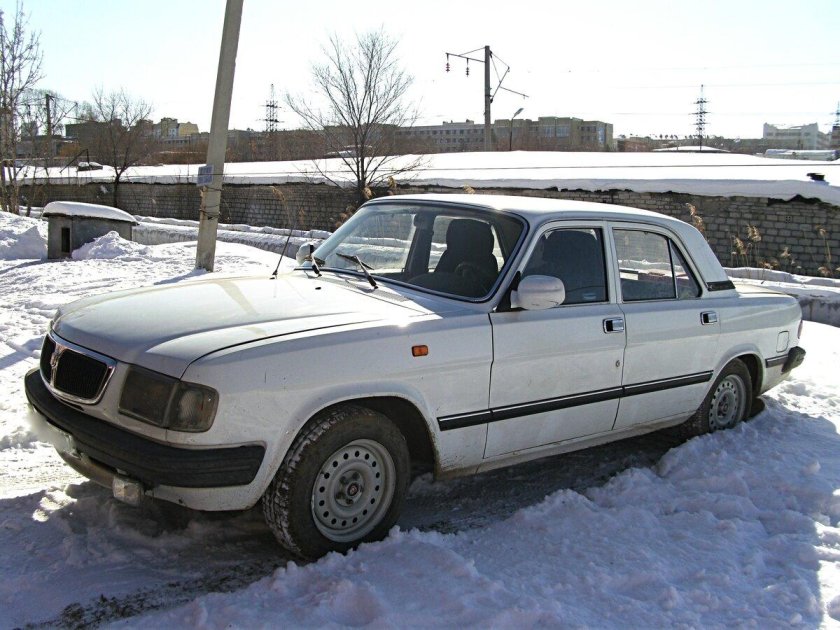 ГАЗ 3110 белая 1999 года