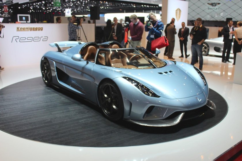 Кенигсегг Регера 2021