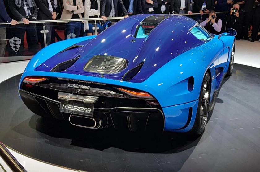 Машина Koenigsegg Agera 2020