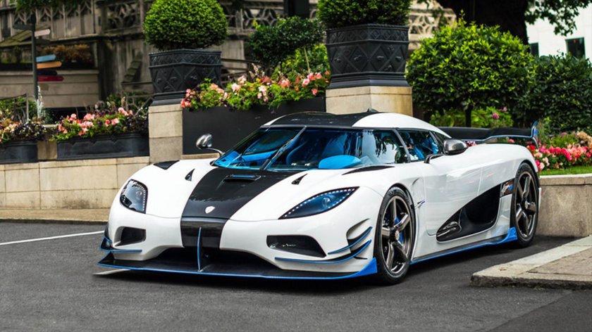 Машина Koenigsegg Agera 2020
