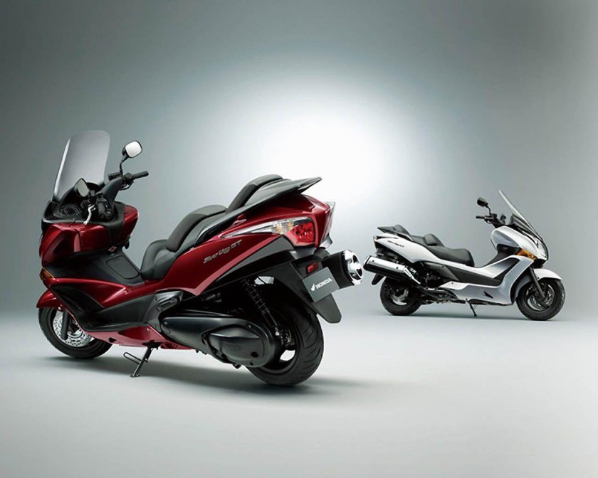 Макси скутер Honda Silverwing 600