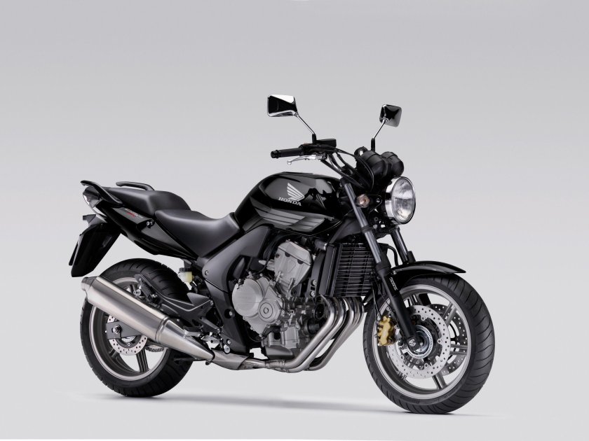 Рисунок Хонды CBF 600 бок карандашом