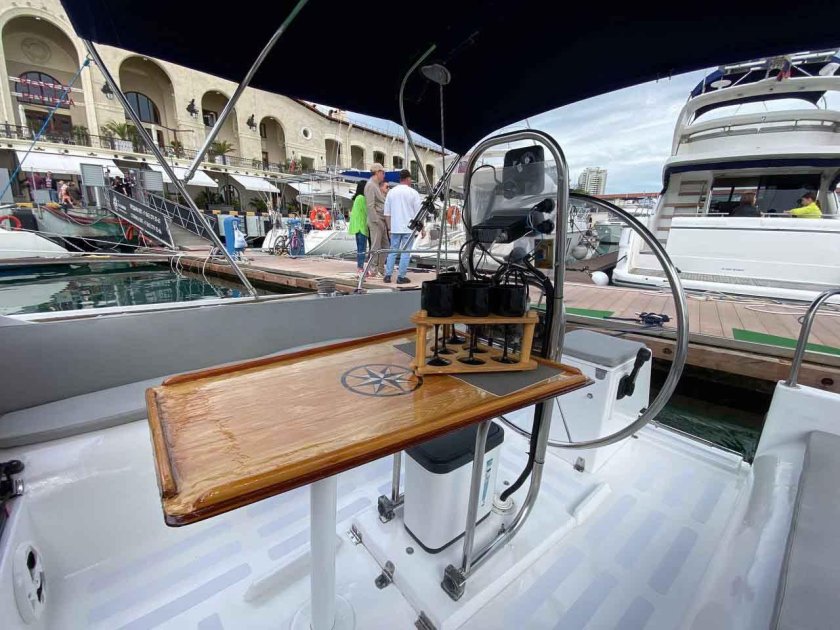 Кавалер 800 яхта