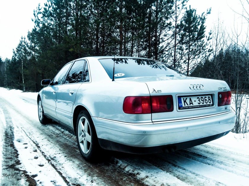 Audi a8 d2 серебристая