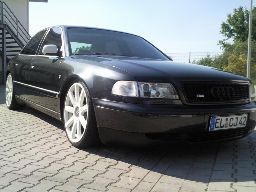 Audi s8 d2