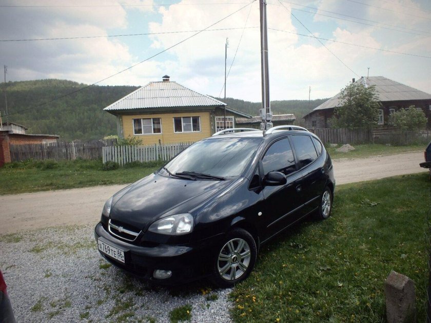 Чёрный Шевроле Реззо т839ме