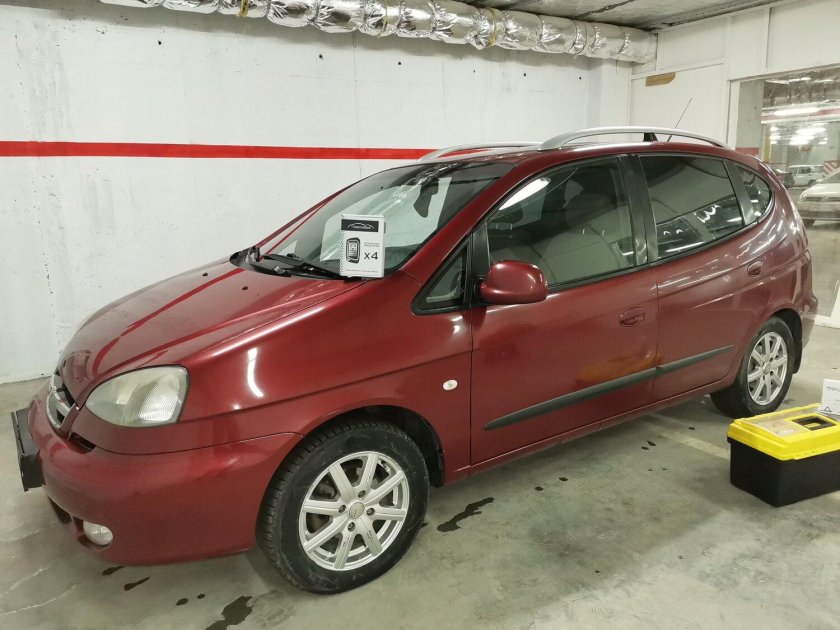 Шевроле Реззо красный