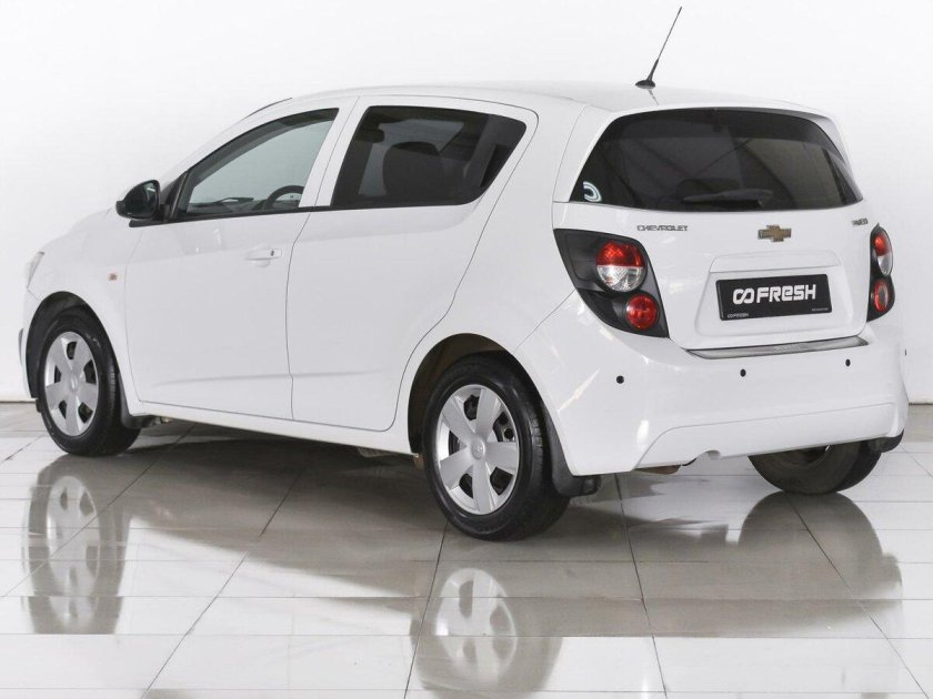Chevrolet aveo 2012 хэтчбек белый