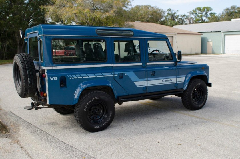 Ленд Ровер Дефендер 110