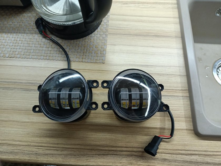 Led ПТФ Тойота Авенсис т250 2003