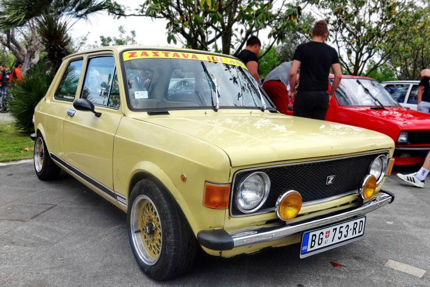 Застава Сербия машина