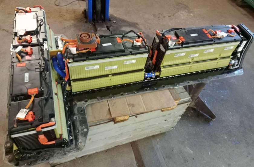 Chevrolet volt батарея