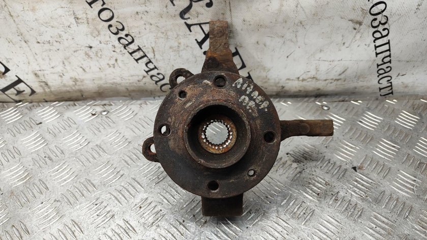 Цапфа передняя левая