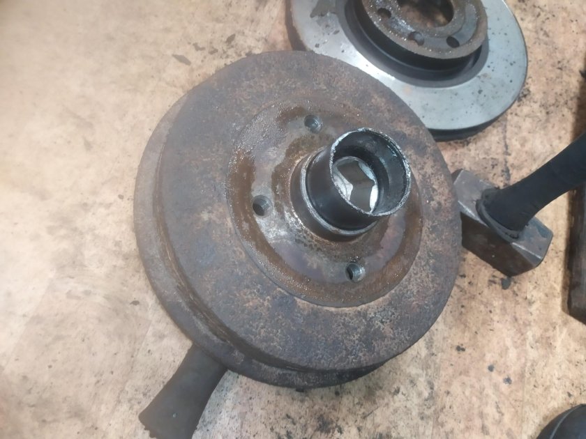 Ступица заднего колеса Рено Логан 1