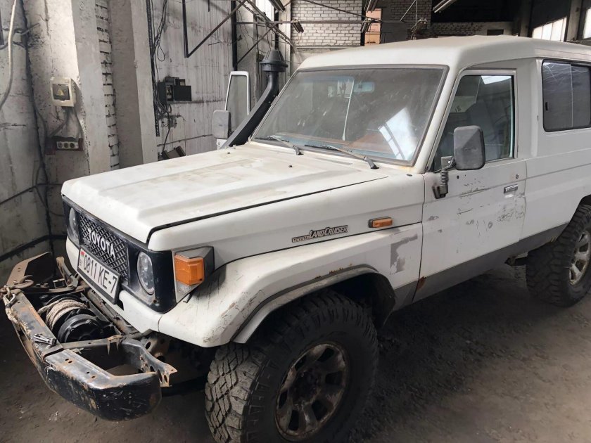 Toyota Land Cruiser 75