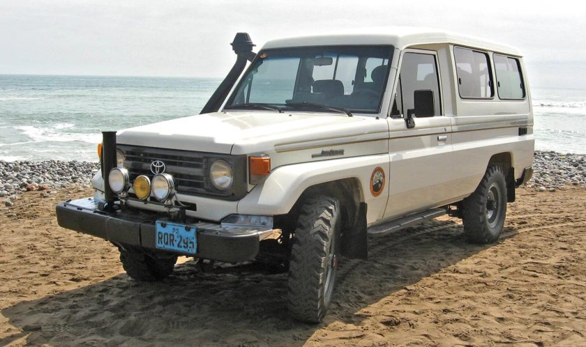 Toyota Land Cruiser 75