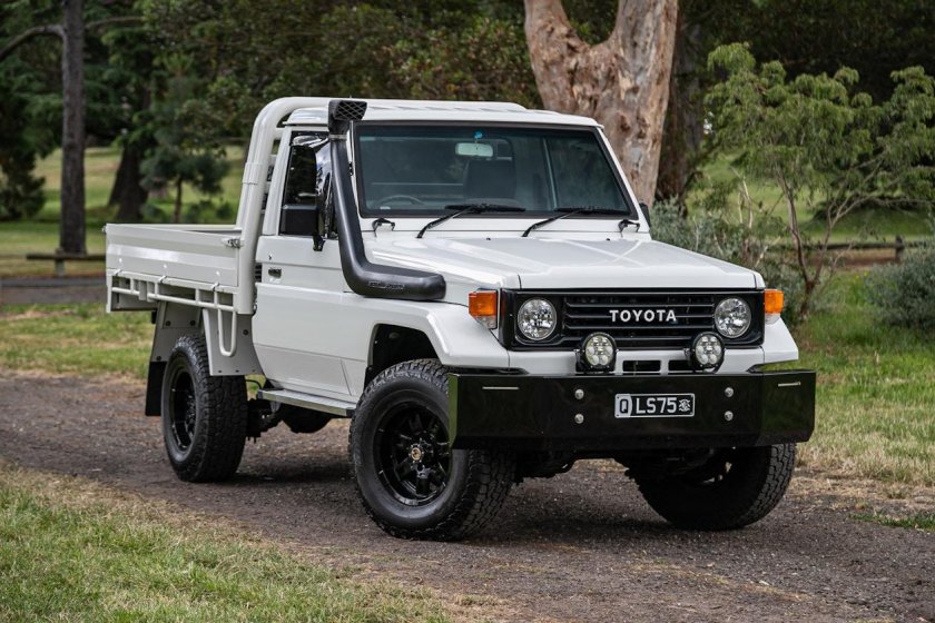 Toyota land cruiser 79 pickup