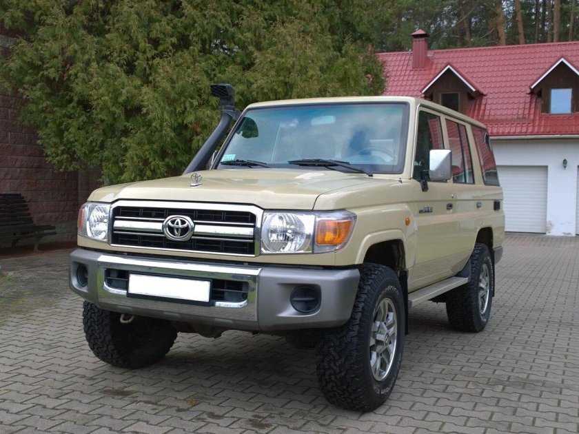 Toyota Land Cruiser 76