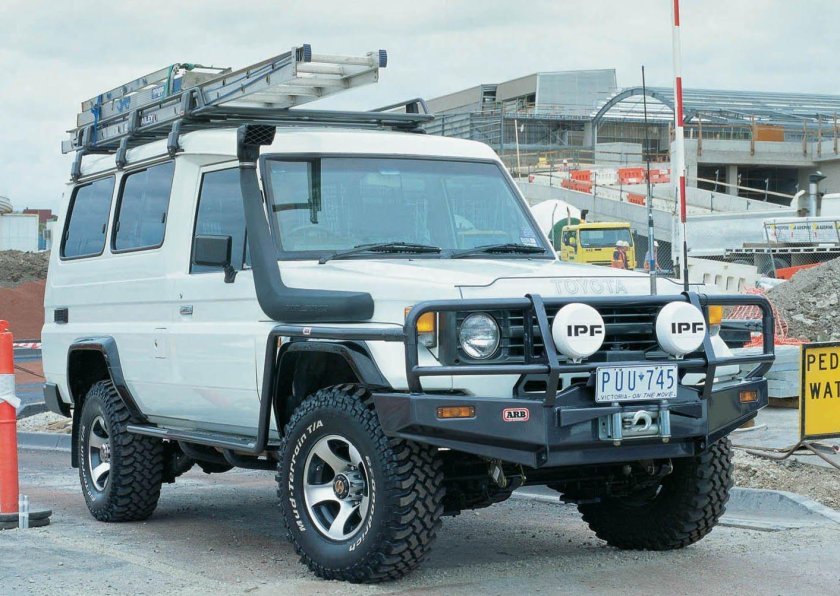 Toyota Land Cruiser 75