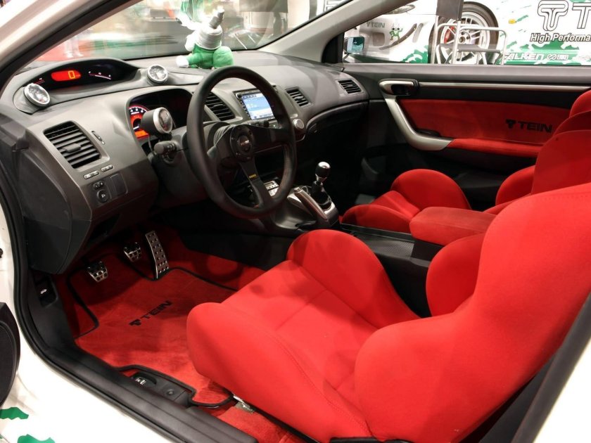 Honda Civic 6 красный салон