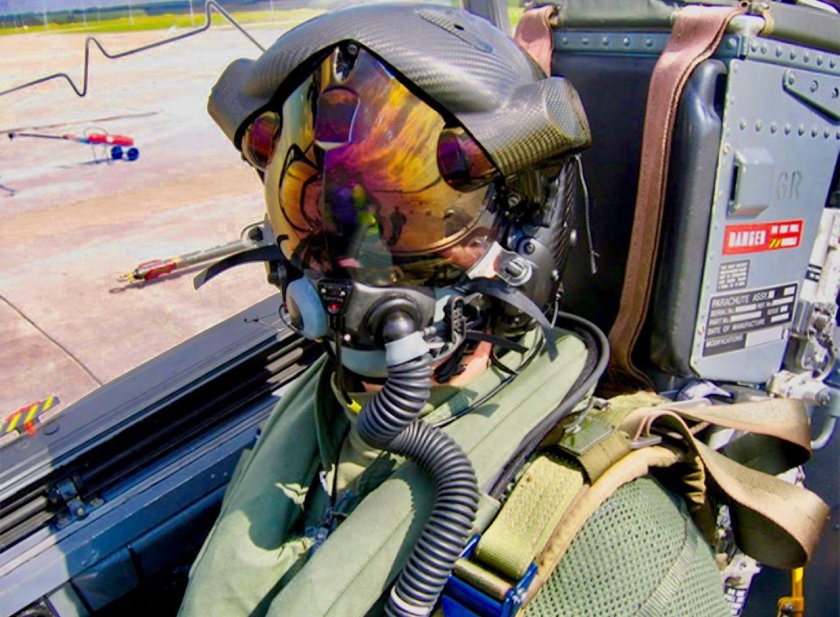 Шлем пилота истребителя f-35