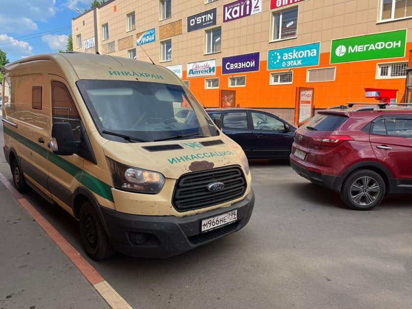 Инкассаторская машина Сбербанка