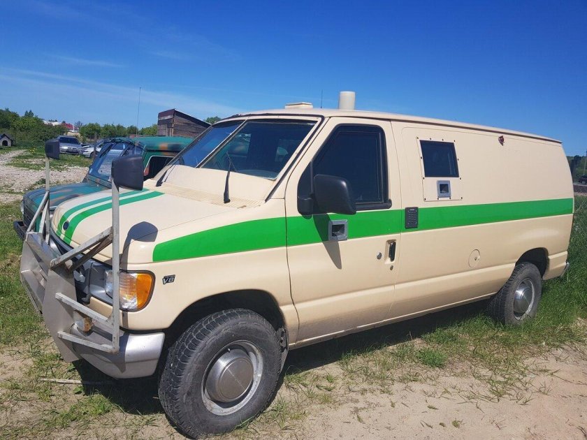 Форд Эконолайн броневик