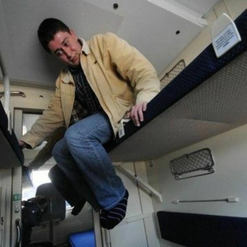 Верхняя полка в купе