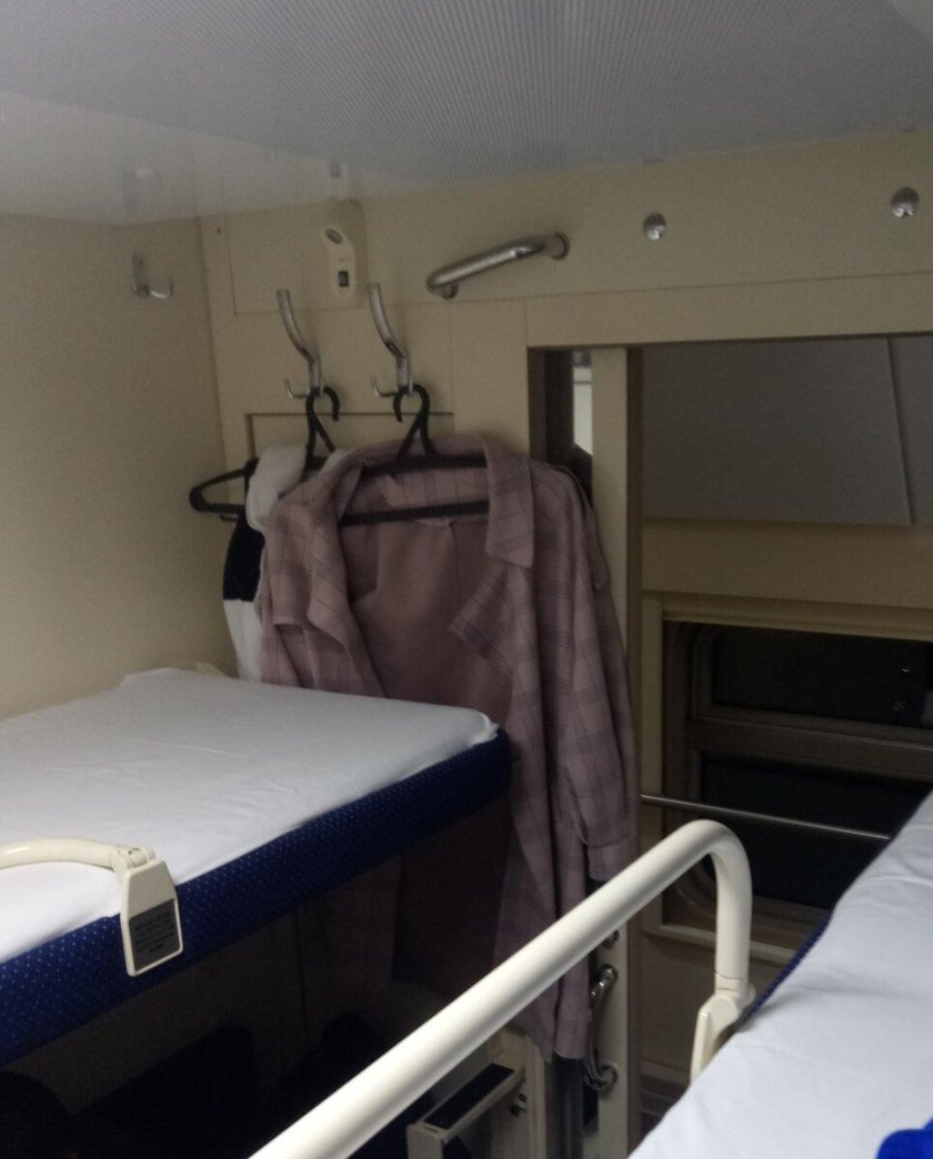 Двухэтажный поезд 2 этаж верхняя полка