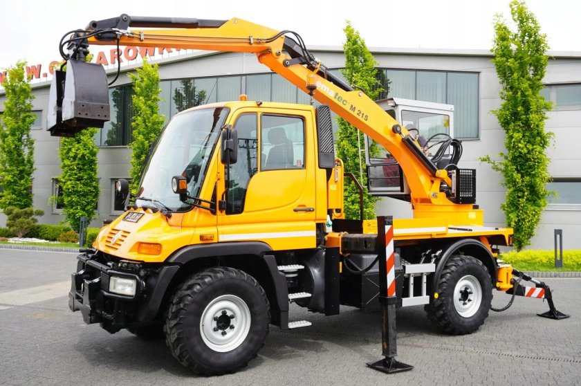 Экскаватор Mercedes