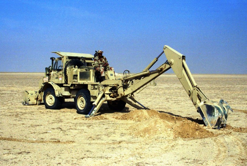 Экскаватор-погрузчик Унимог